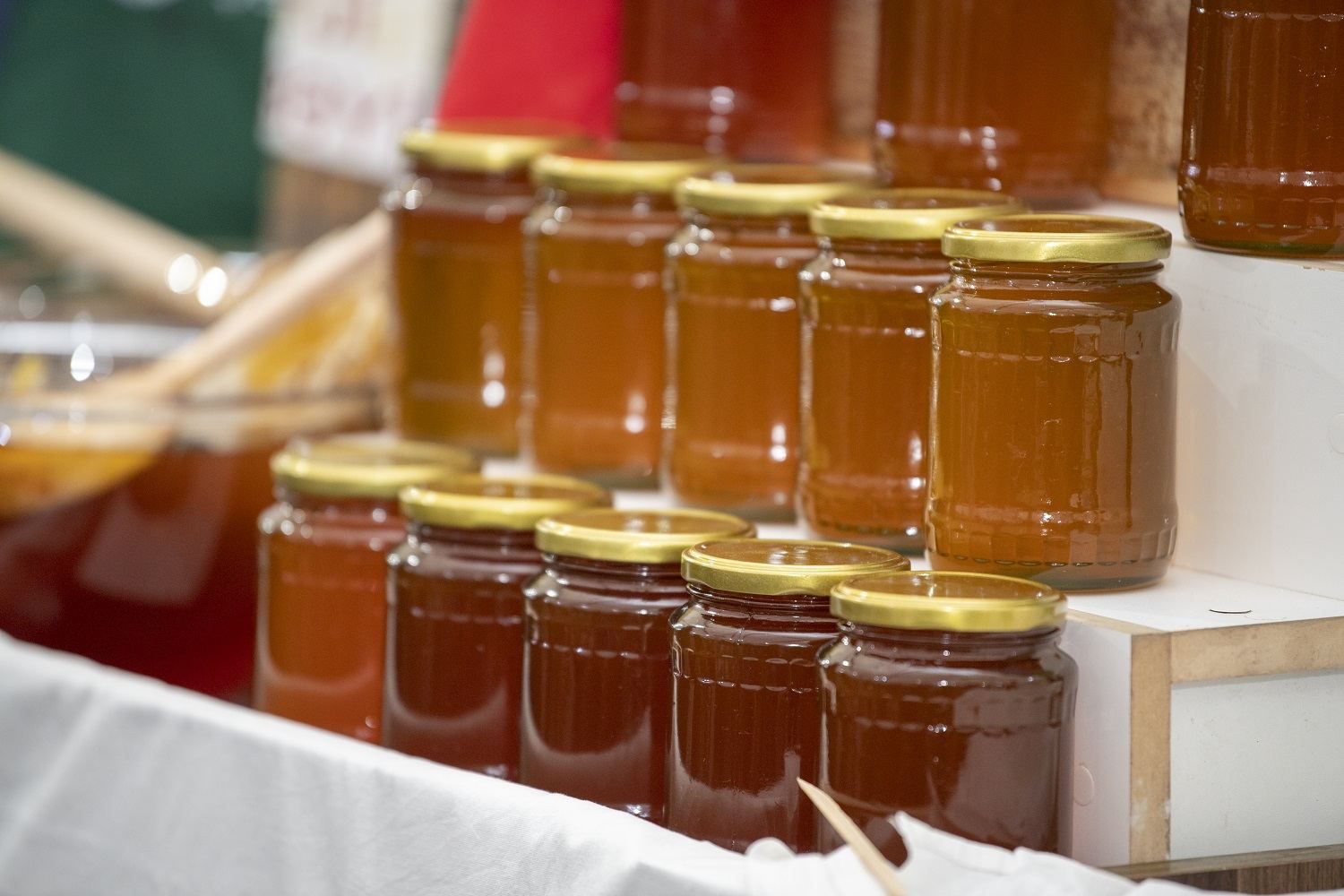 Azerbaijan's honey imports from Turkiye drop sharply early this year